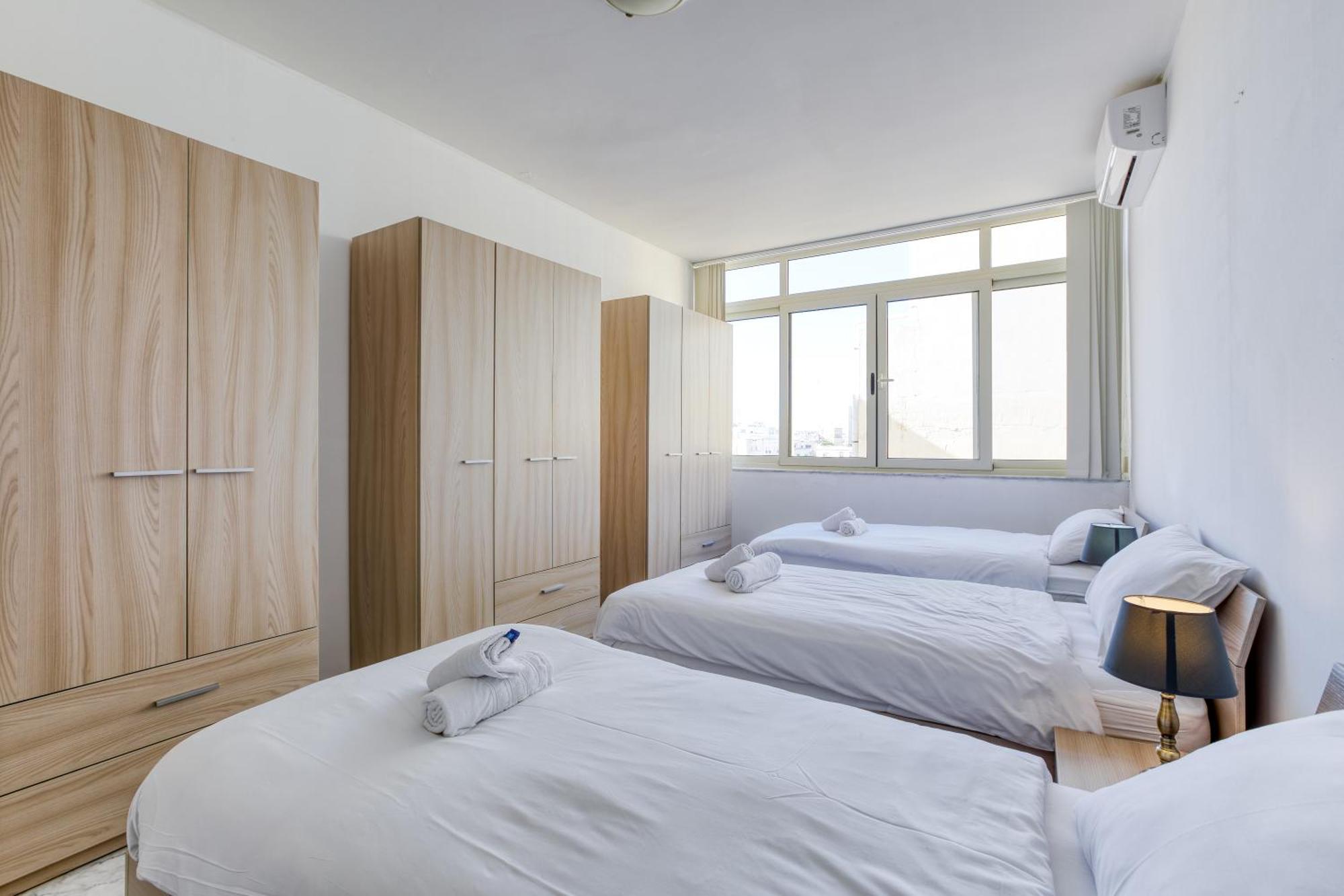 Seafront Sliema Apartment With Balcony & Sea Views By Jl Exterior photo