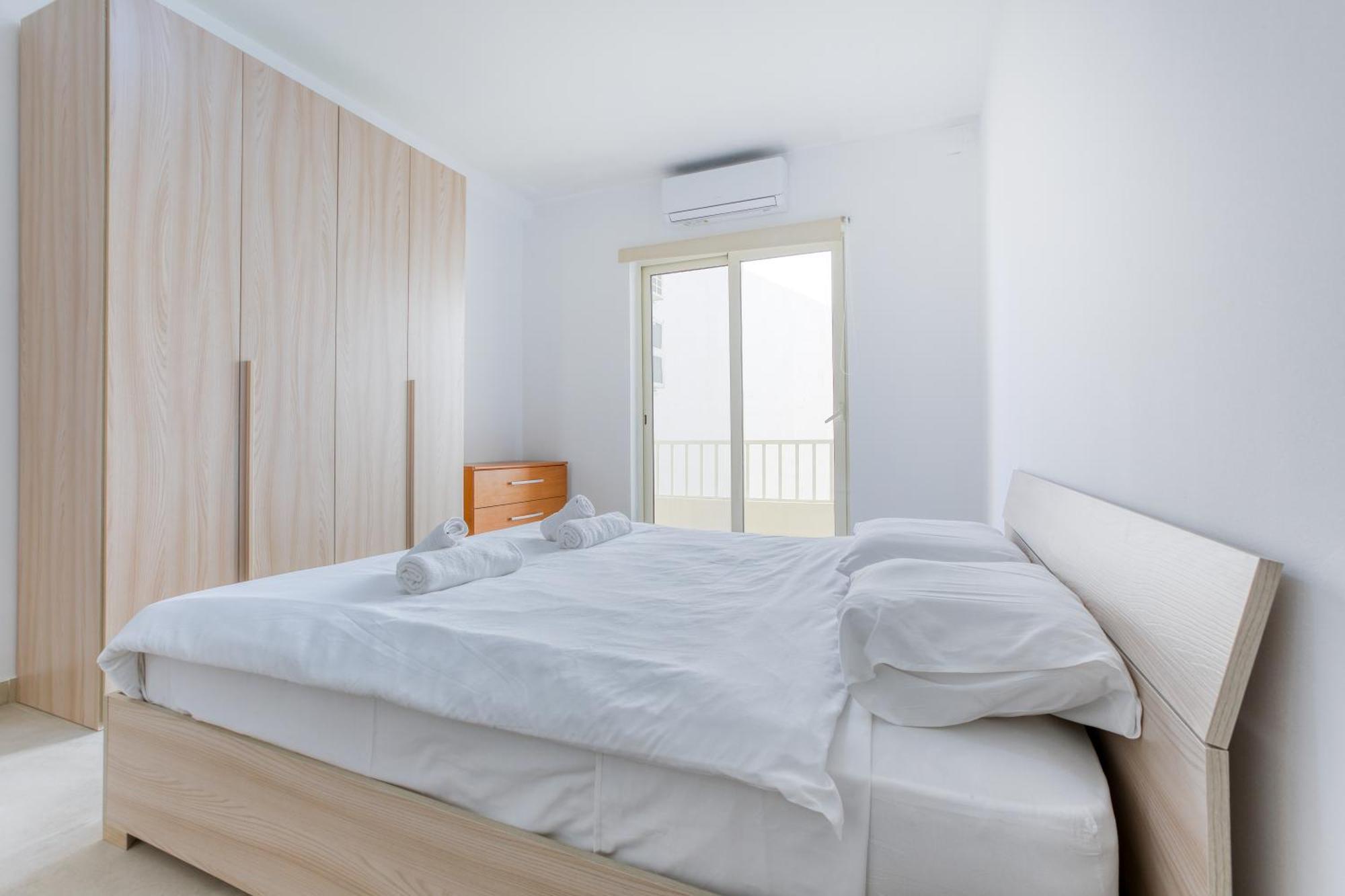 Seafront Sliema Apartment With Balcony & Sea Views By Jl Exterior photo