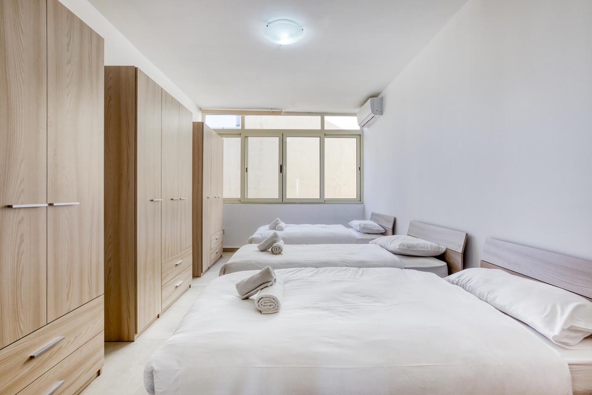 Seafront Sliema Apartment With Balcony & Sea Views By Jl Exterior photo